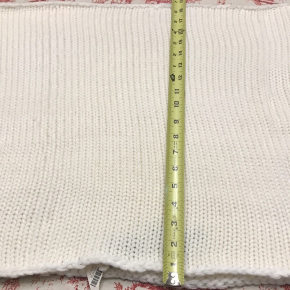 Renee’s NYC Snood Cream NWT - Picture 2 of 3